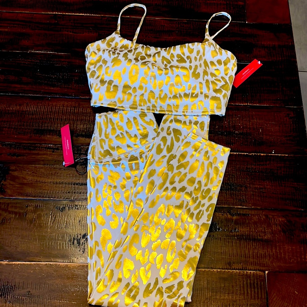NWT Carbon 38 white gold leopard leggings and sports bra